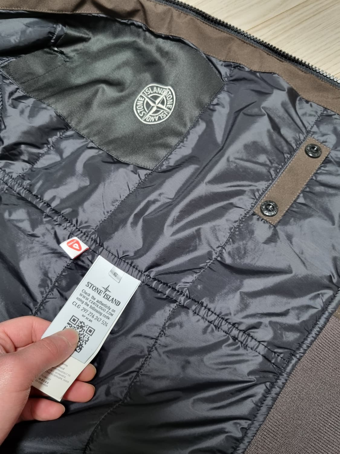 스톤아일랜드 소프트쉘 프리마로프트 경량패딩 상품이미지4