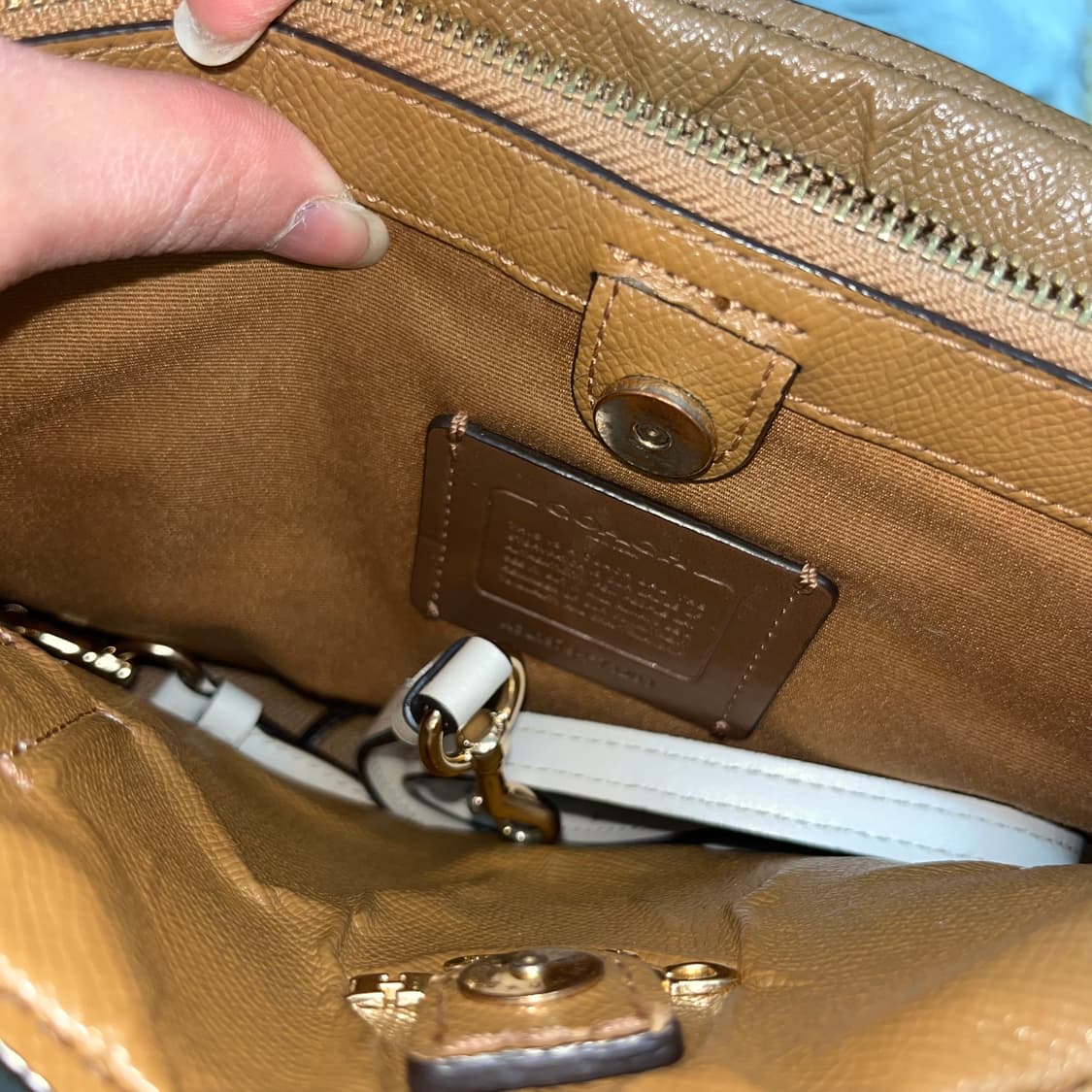 Coach 브라운 크로스백 상품이미지4