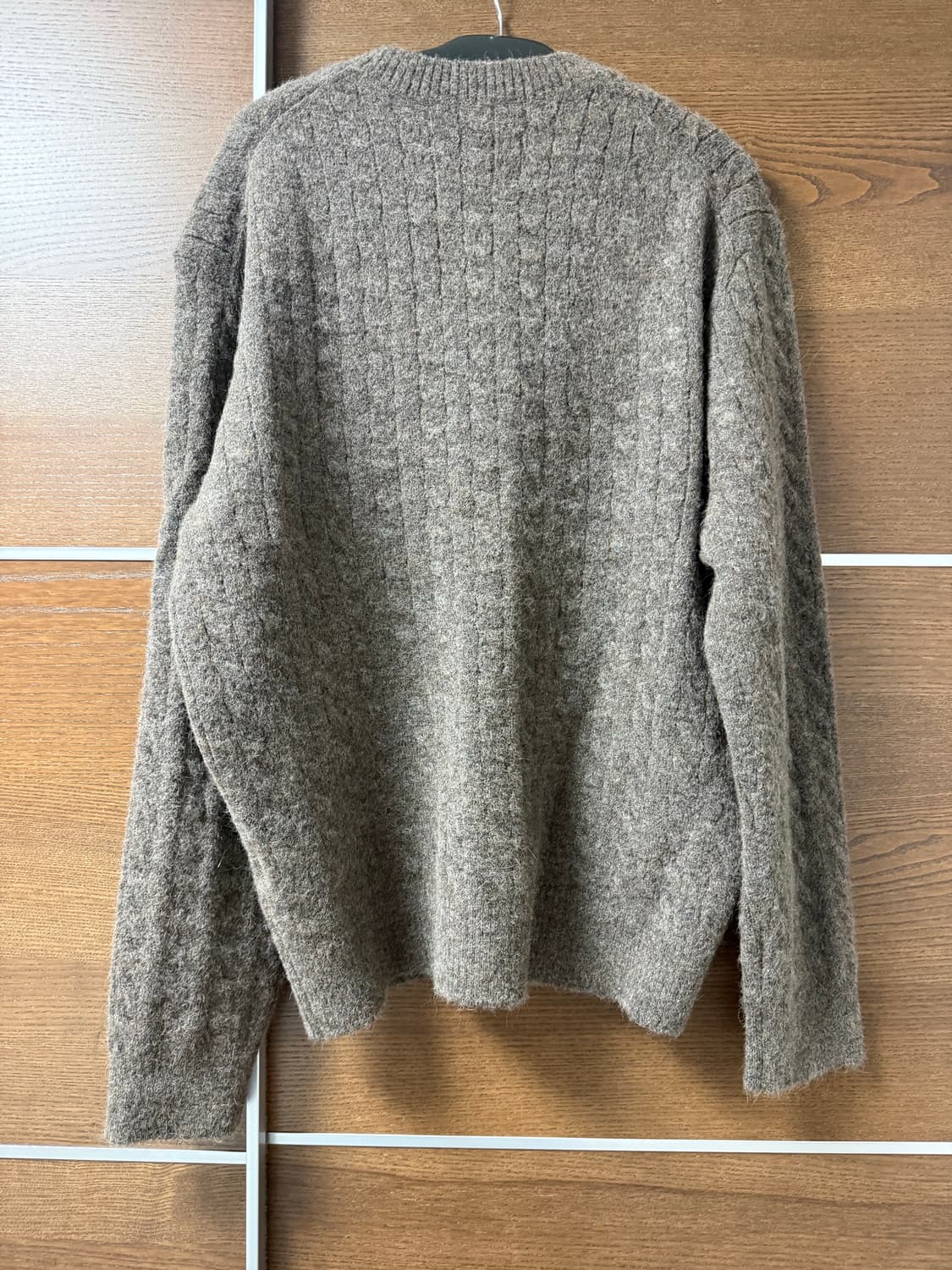 [단순착용] 포터리 알파카 케이블 크루넥 니트 토바코 4사이즈 상품이미지5