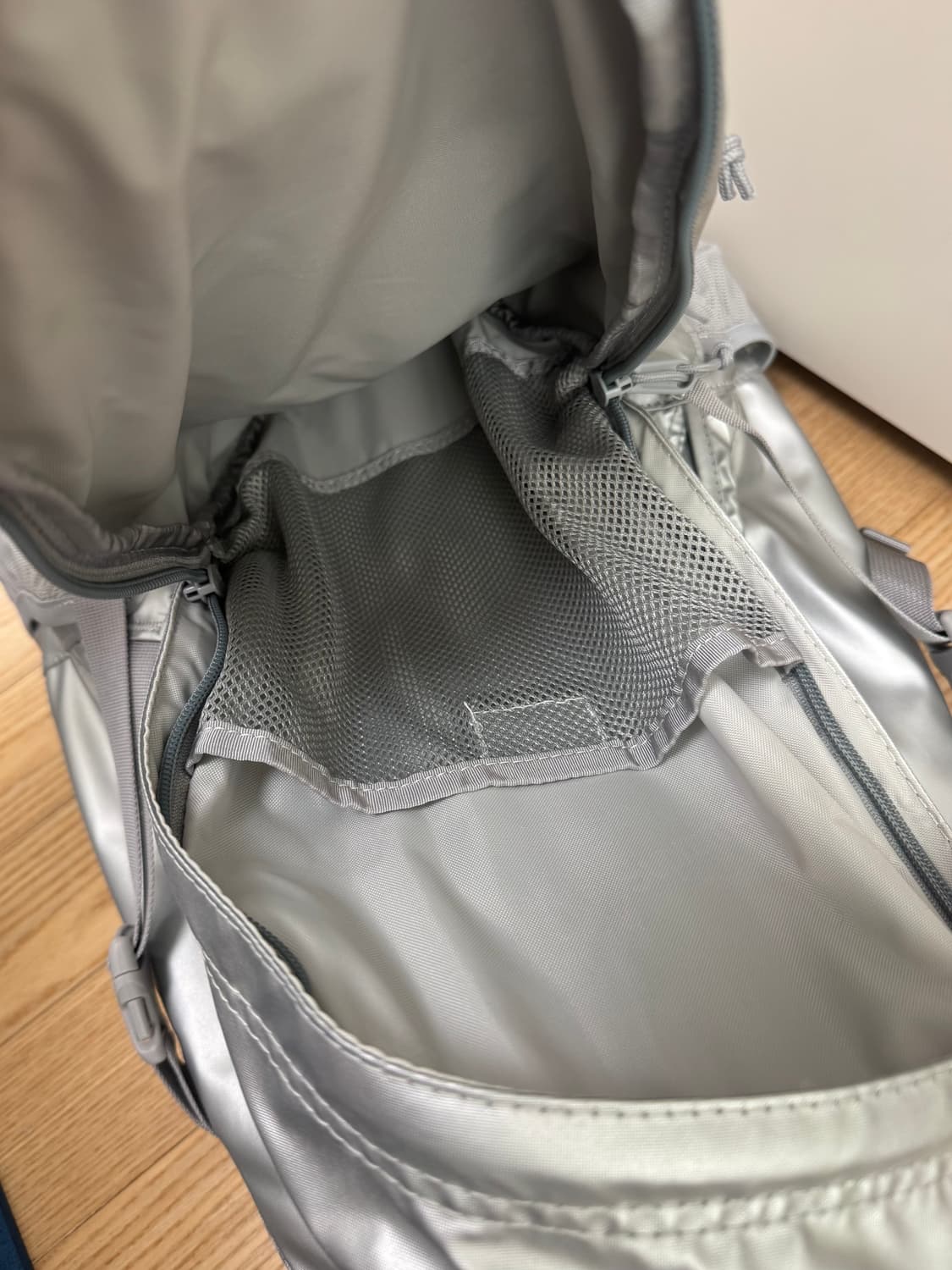 슈프림 22FW 백팩 실버 상품이미지6