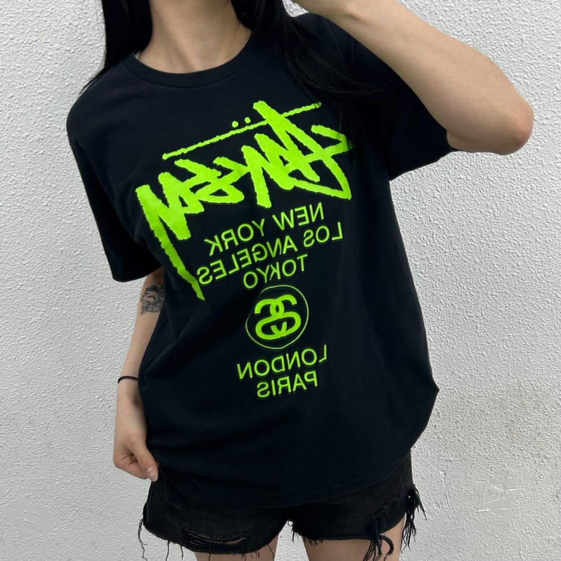 스투시 네온 프린팅 블랙 반팔 M 상품이미지1
