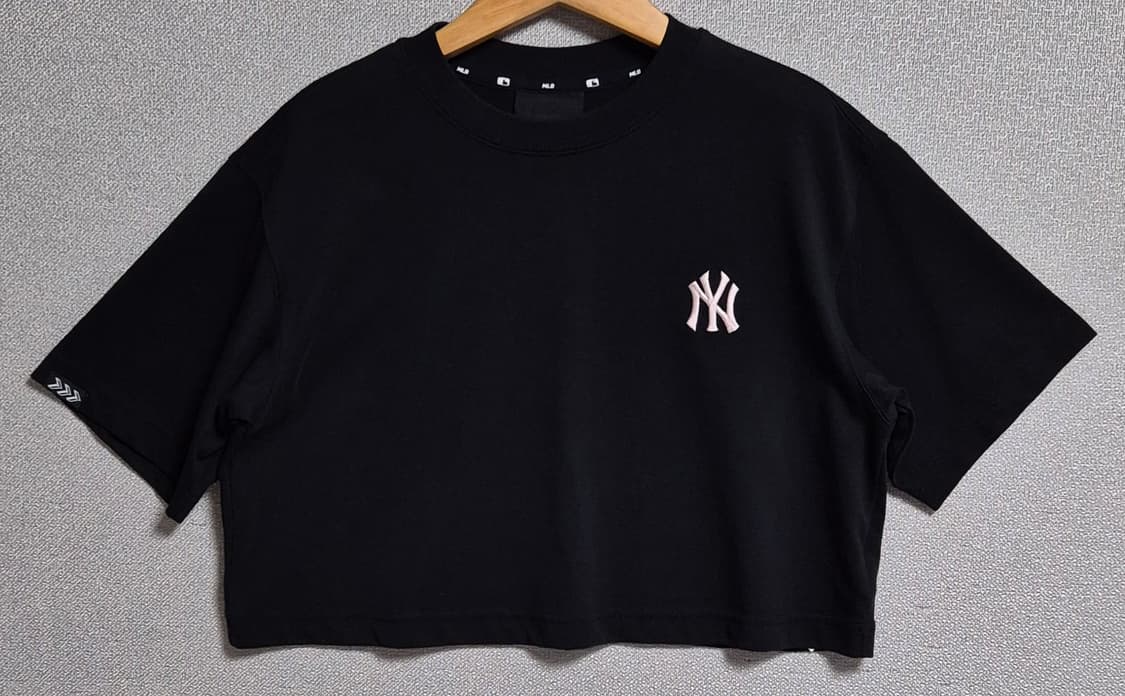 오버핏 XS ) MLB 엠엘비 뉴욕양키스 블랙 크롭 반팔티 상품이미지1