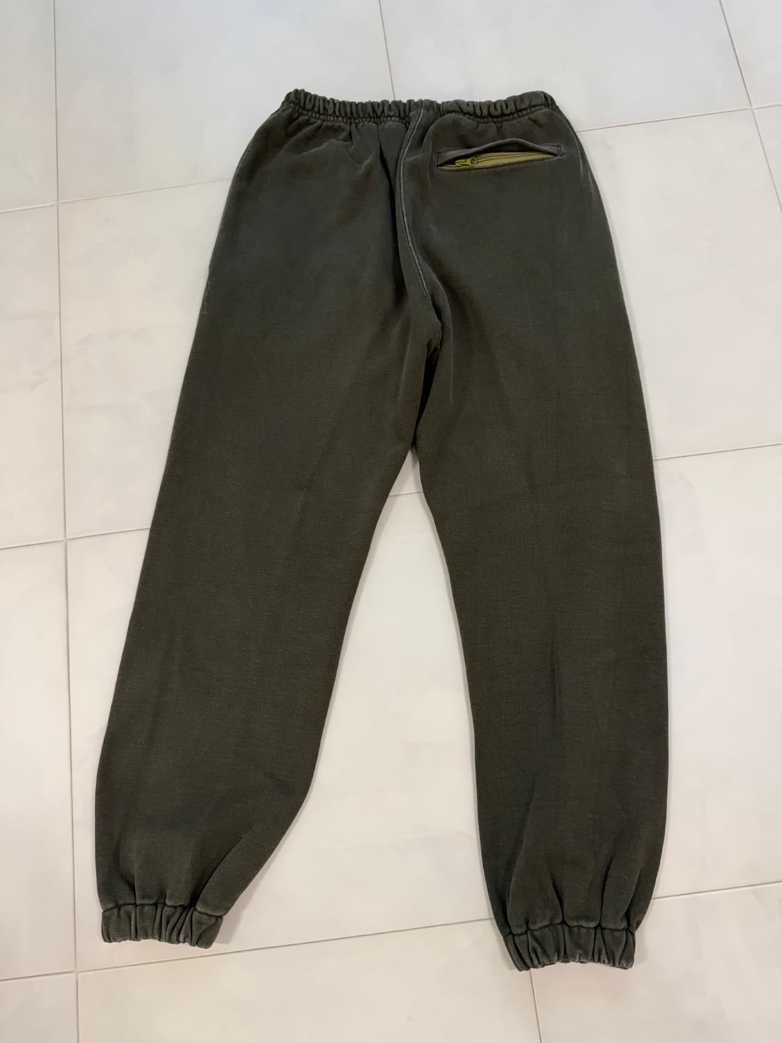 에센스룸 블라인드파일즈 스웻팬츠 올리브 L(32-34) 상품이미지4