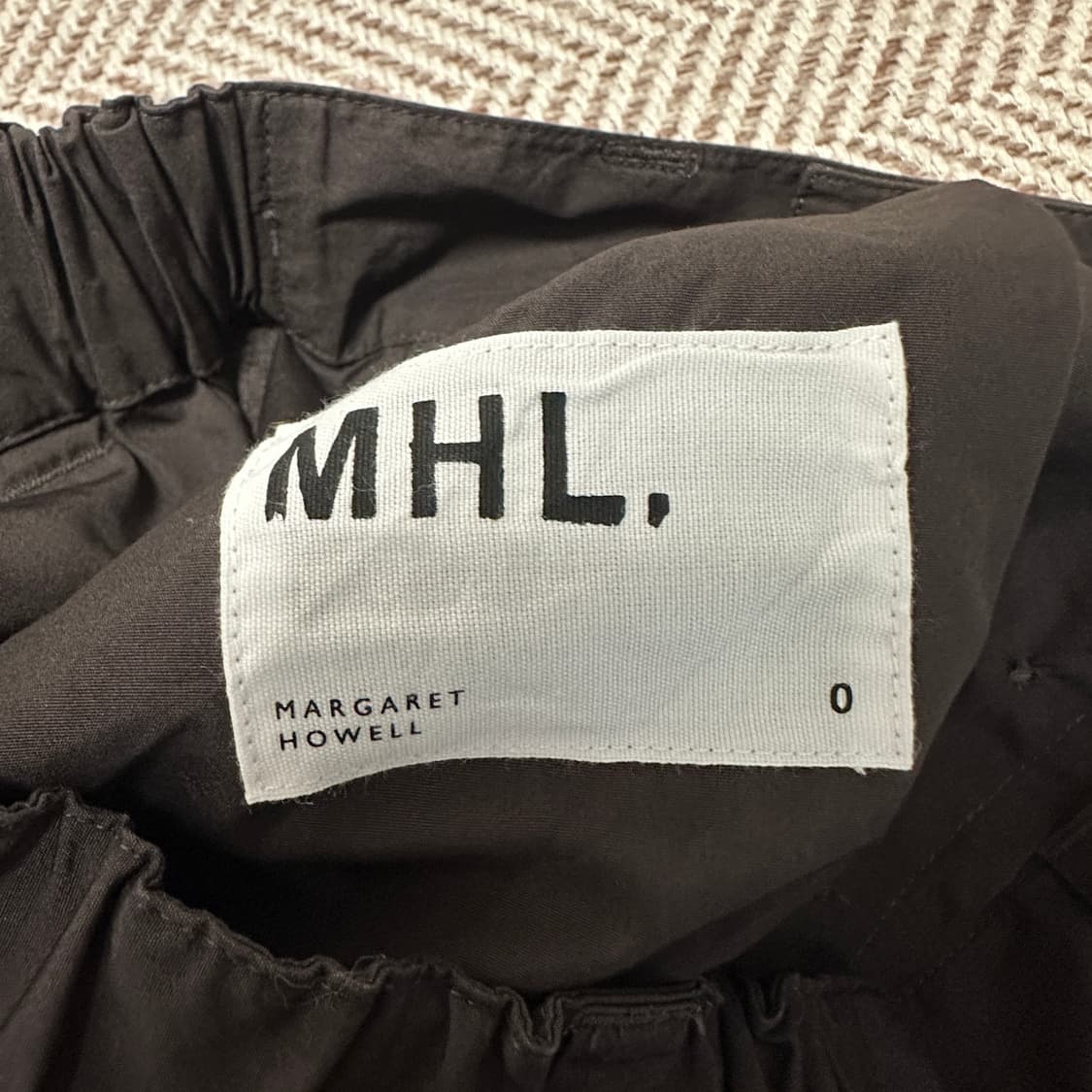 MARGARET HOWELL nylon wide pants brown 상품이미지3