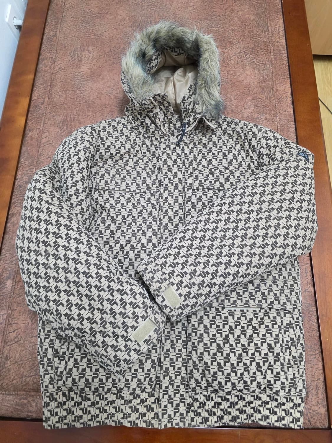 펠레펠레 모노그램 패딩 XL 상품이미지1