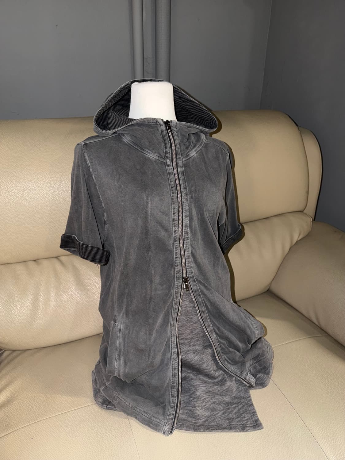 inner stripe point high-neck hood zip-up 상품이미지1
