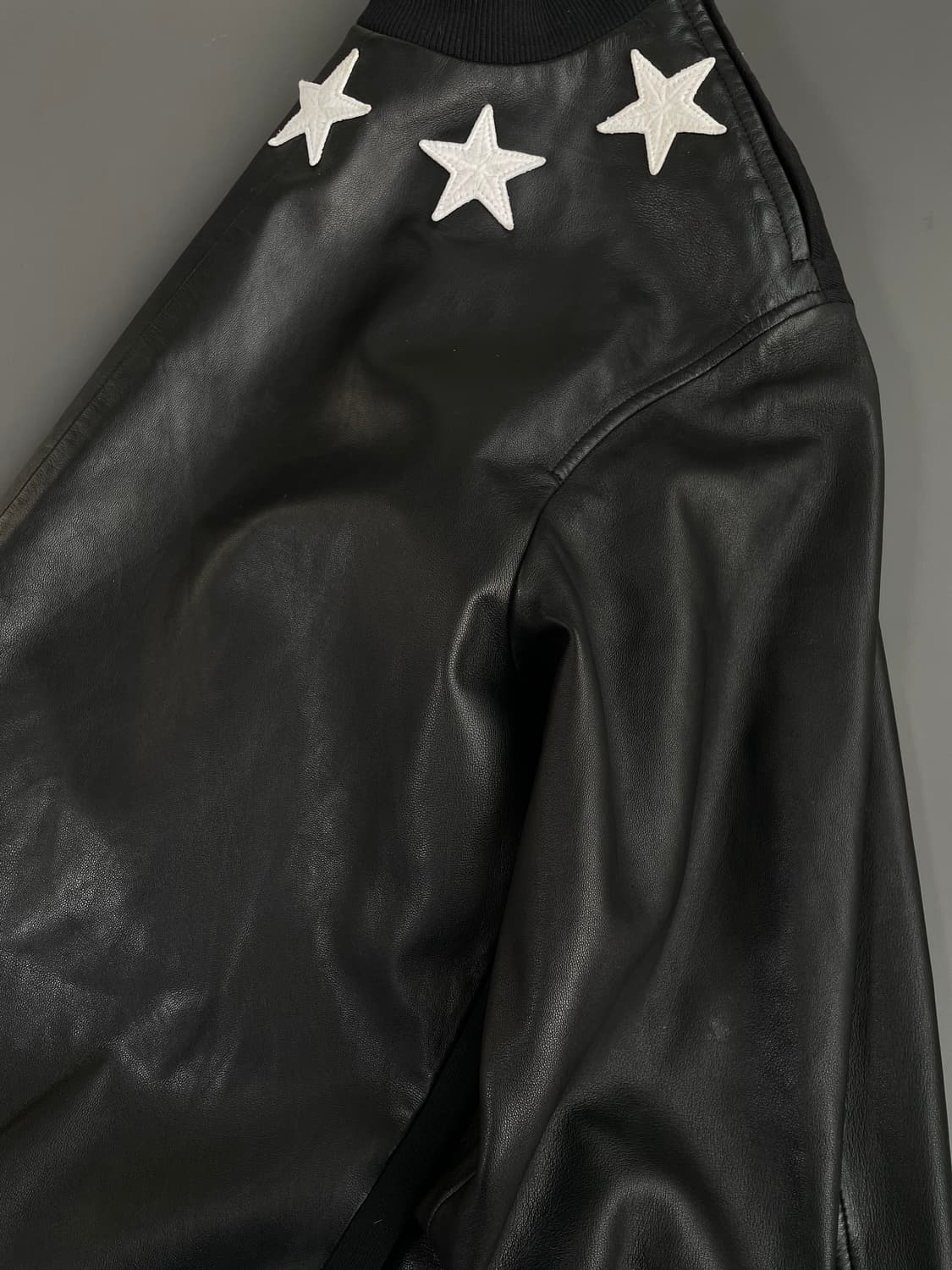 [S] 지방시 스타 패치 레더 스웻셔츠 맨투맨 상품이미지4