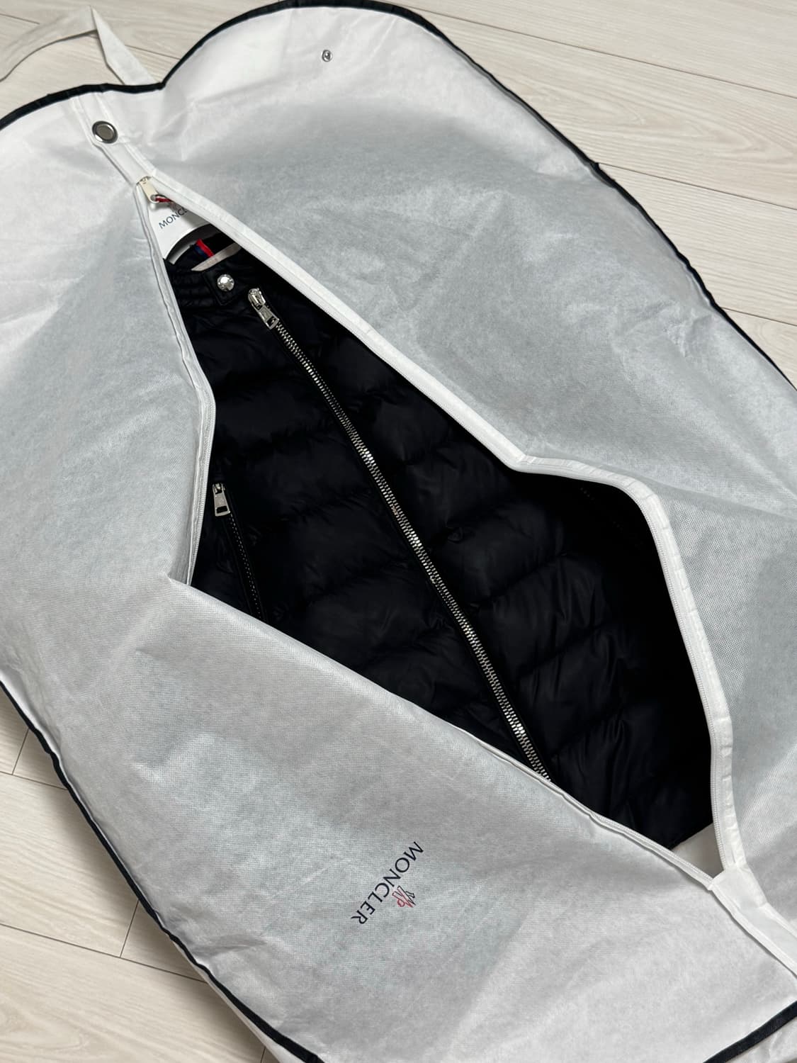 몽클레어 아미오 바이커 패딩 6(105-110) 블랙 상품이미지4