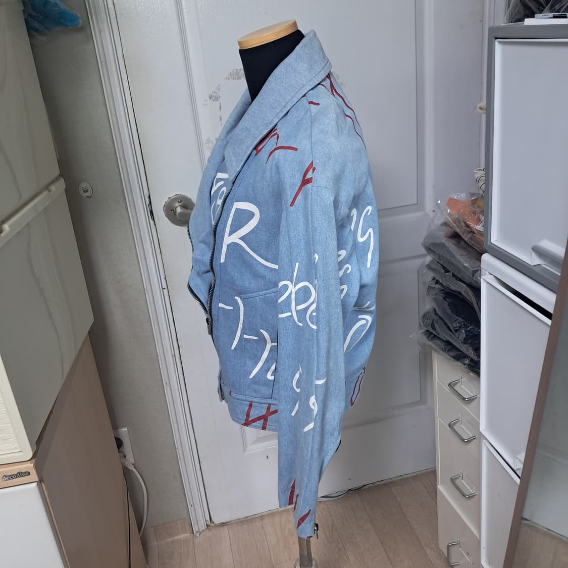 Juicy Judy 쥬시쥬디 그래피티 데님 자켓 XS(44~55) 상품이미지3