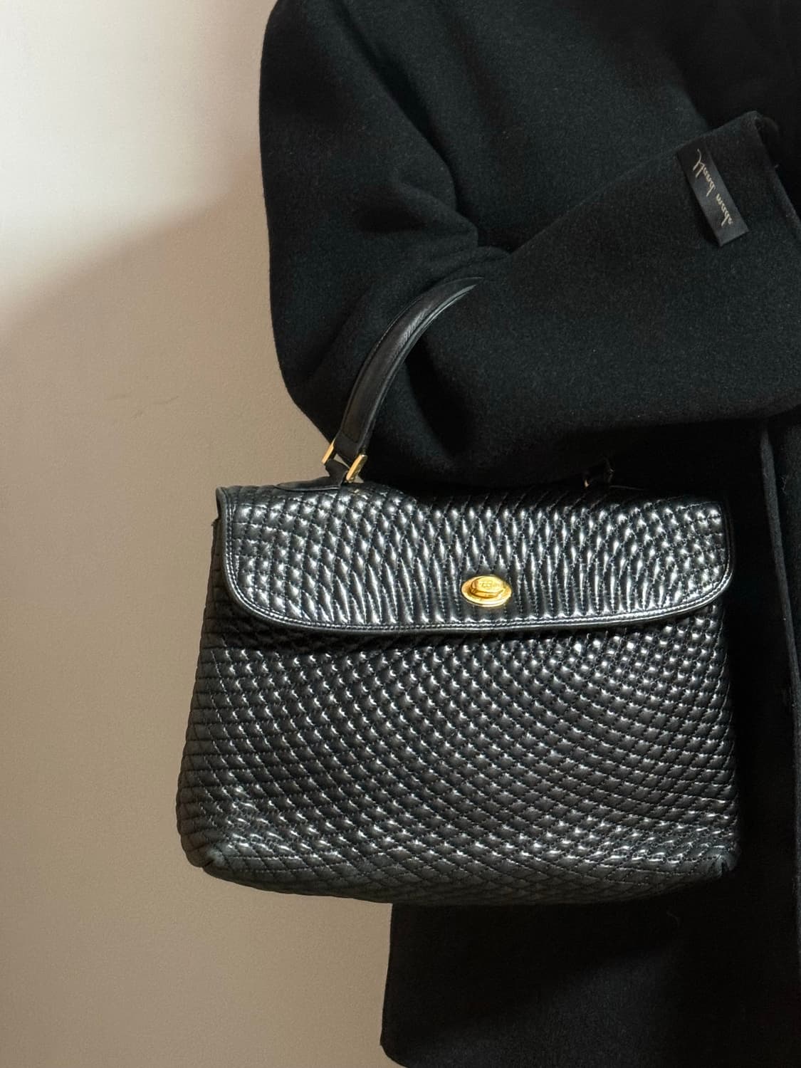 Bally 발리 블랙 퀼팅 레더 핸드백 상품이미지1