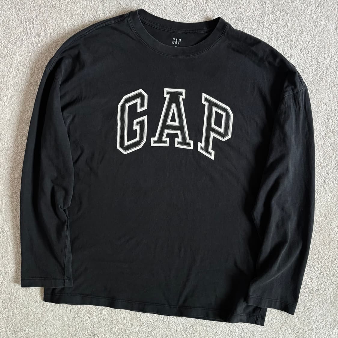 갭 GAP 블랙 빅로고 롱슬리브 상품이미지1