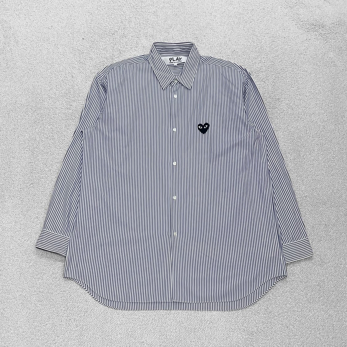 꼼데가르송 블랙 하트 와펜 스트라이프 셔츠 상품이미지1