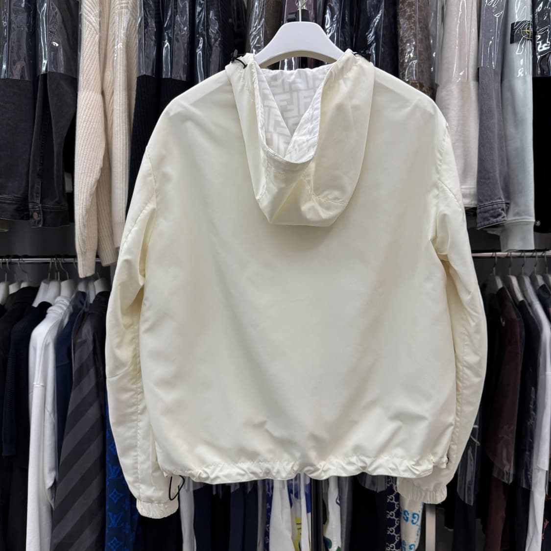 [리오브전포점] 펜디 리버서블 나일론 후드 바람막이 자켓 상품이미지4