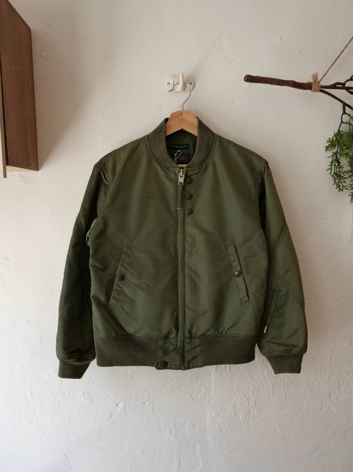  엔지니어드 가먼츠 x 빔즈 ma-1 블루종 상품이미지1