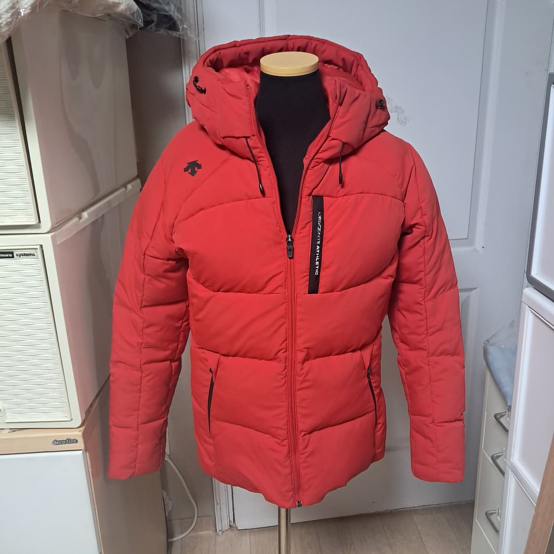데상트 레드 여성패딩 덕다운 90 사이즈(약55) 상품이미지1