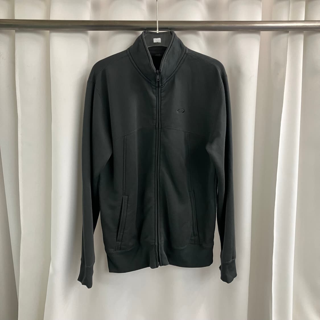 오클리 차콜 미니멀 트랙 자켓 M 상품이미지1
