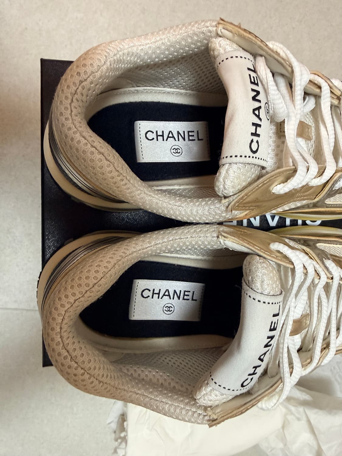 샤식스. 샤넬 스니커즈 37.5 white gold silver 상품이미지8