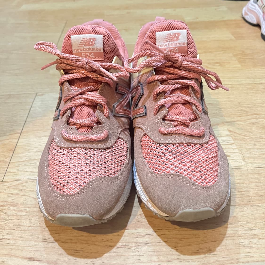 (245mm) 뉴발란스 574 핑크 스웨이드 상품이미지2