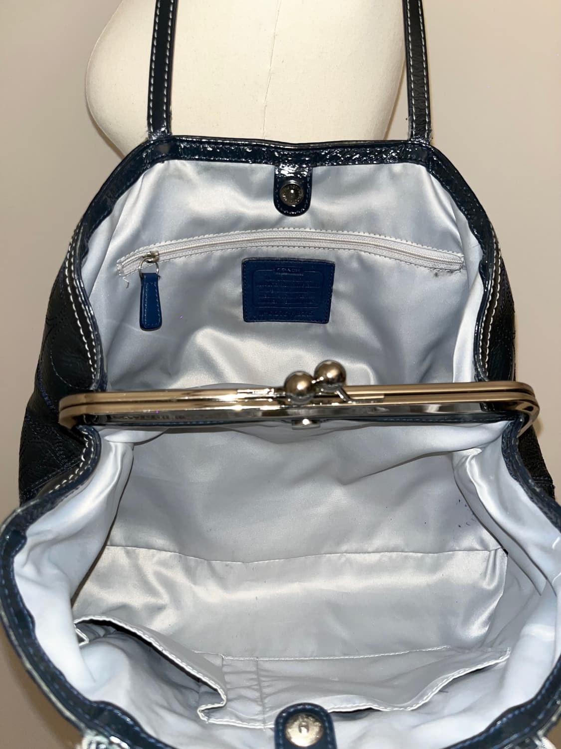 📦Coach navy enamel shoulder bag 상품이미지8