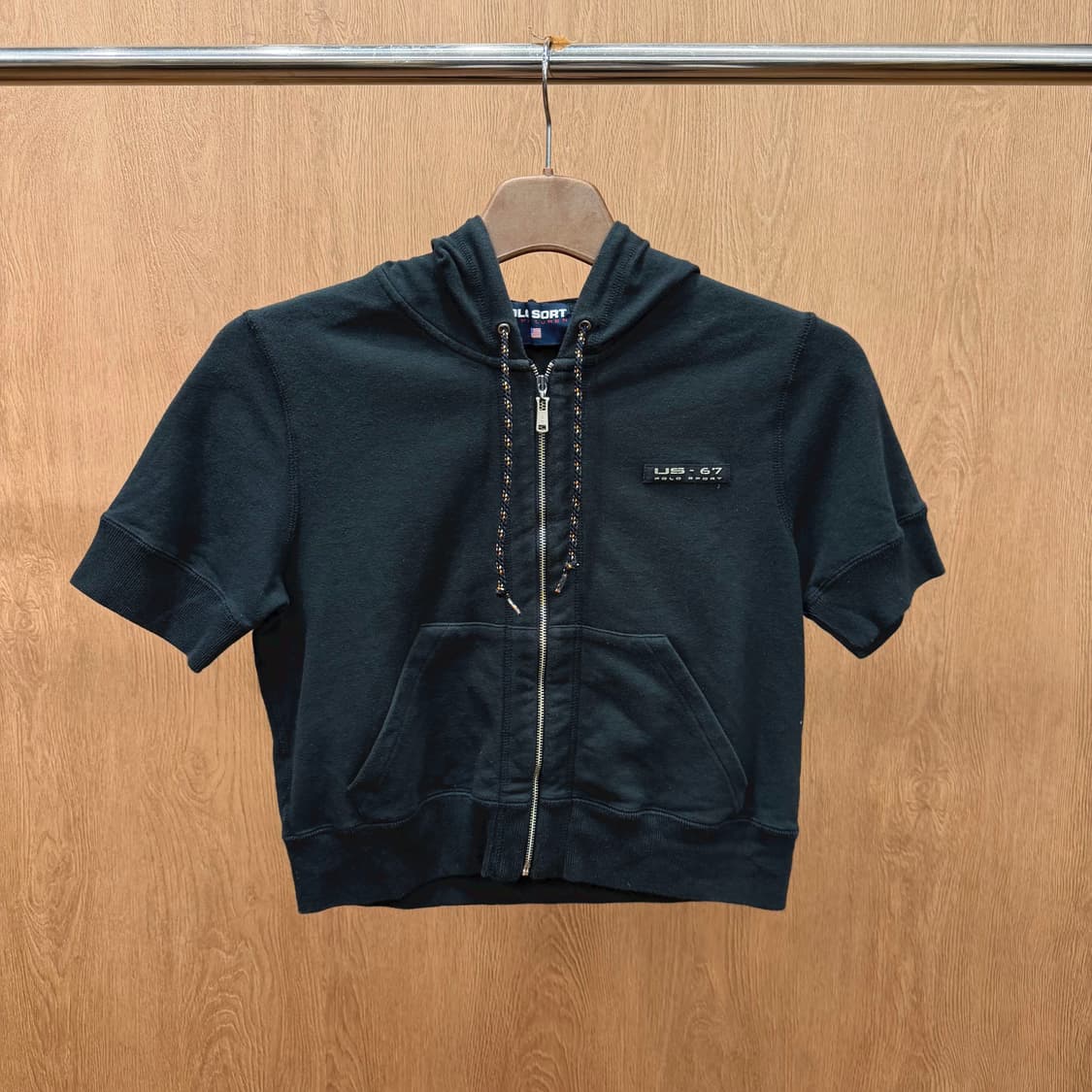 폴로 스포츠 크롭 반팔 후드 집업 로고 패치 후드 스트링 디테일 블랙 상품이미지2