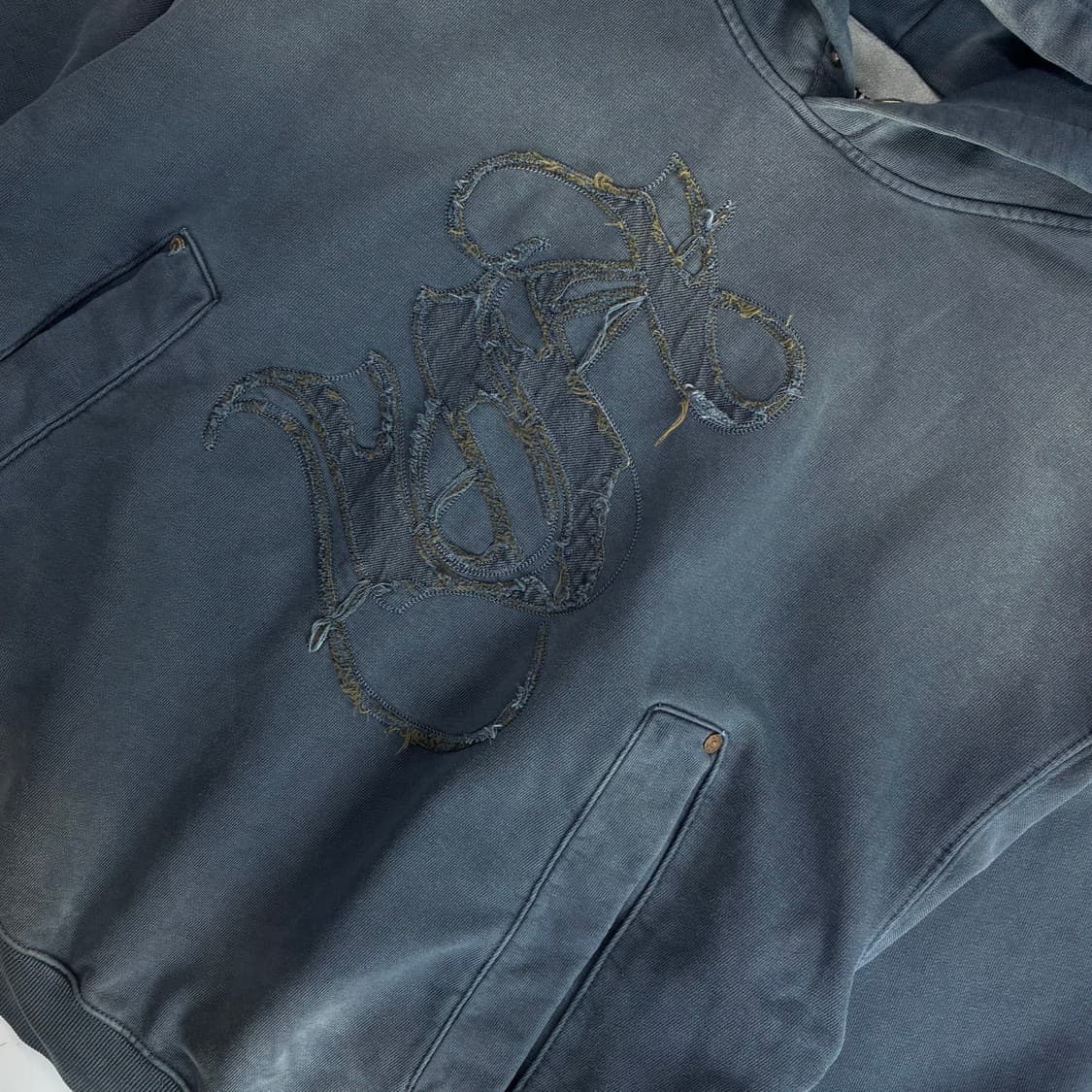 Satur  세터 캐주얼 아플리케 워시드 다잉 후드티  상품이미지3