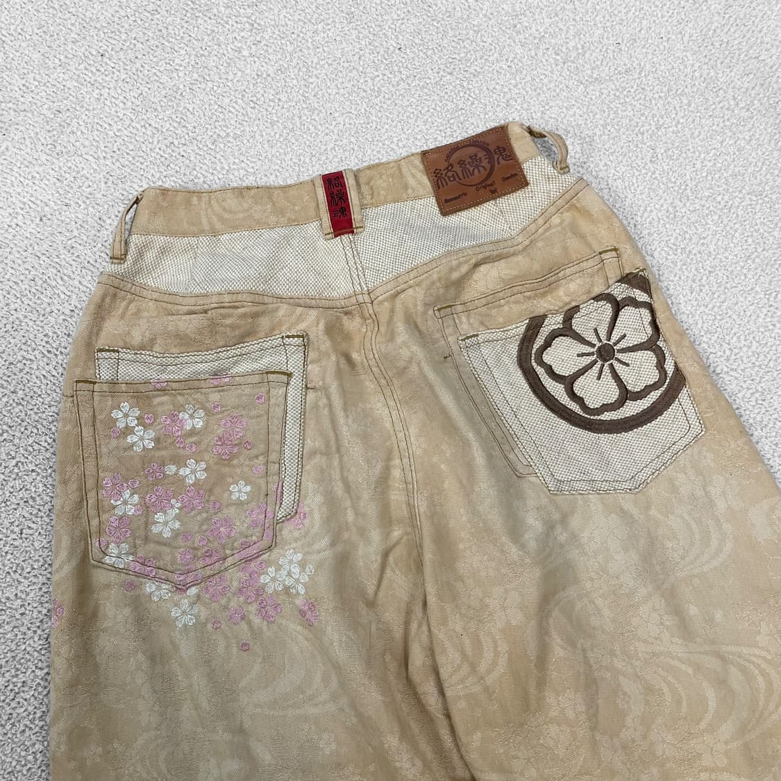 카라쿠리 타마시 Karakuri 사쿠라 자수 와이드 팬츠 상품이미지4