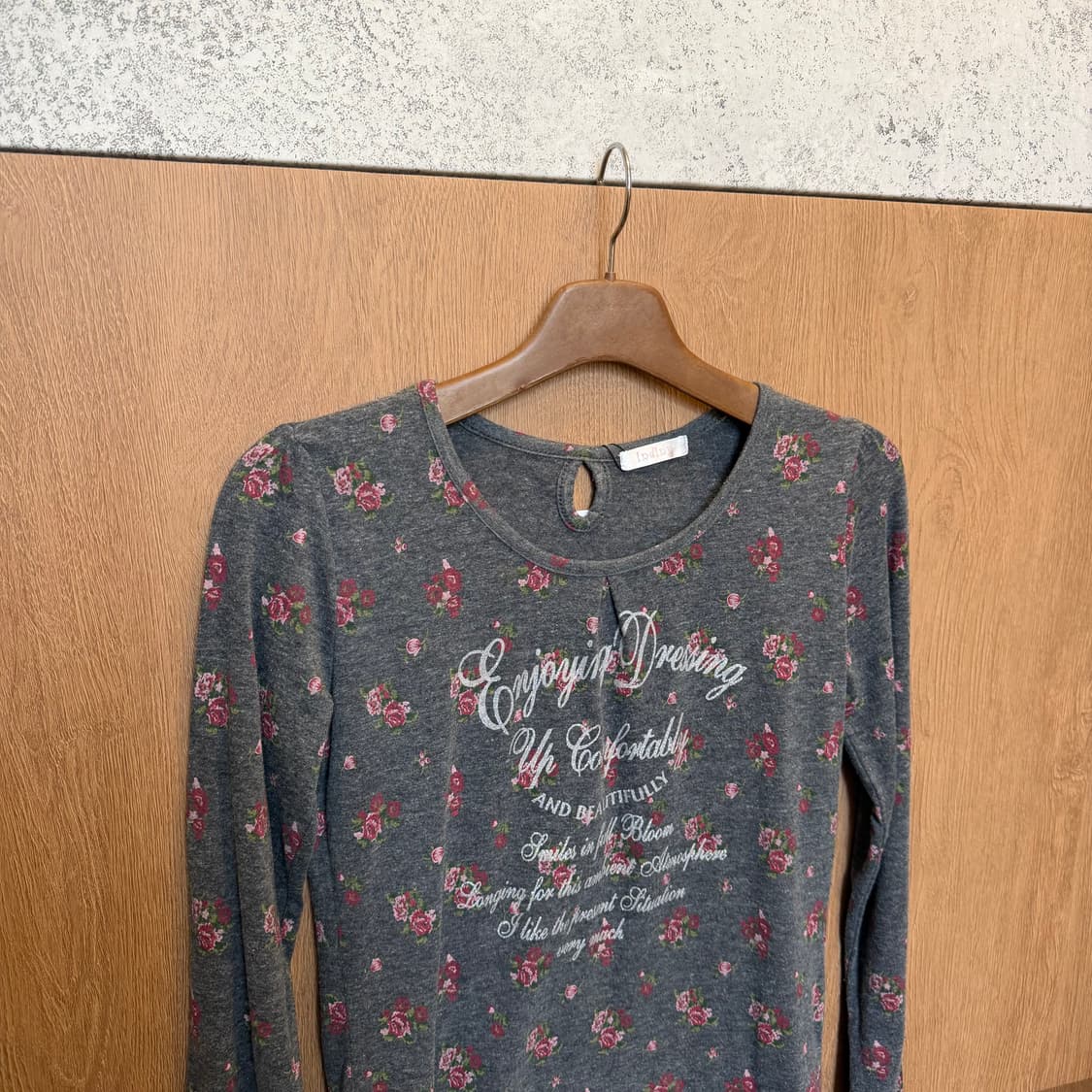빈티지 롱슬리브 티셔츠 잔꽃 플로럴 패턴 레터링 프린트 디테일 그레이 상품이미지3