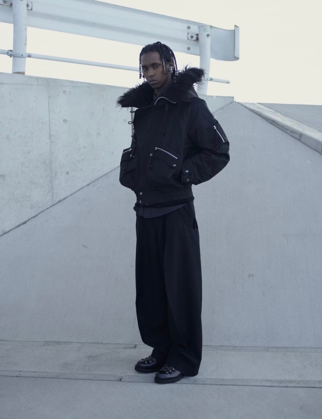 NVRFRGT네버포겟 커브드 트라우저 상품이미지2