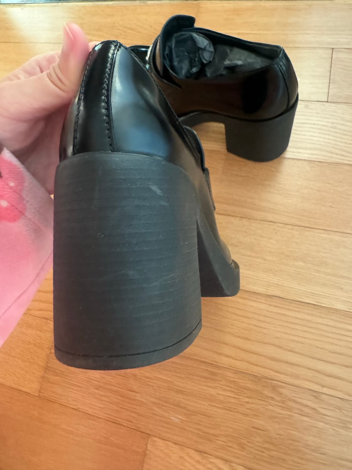 프라다 브러시드 가죽 힐 로퍼 35.5 새상품 상품이미지8