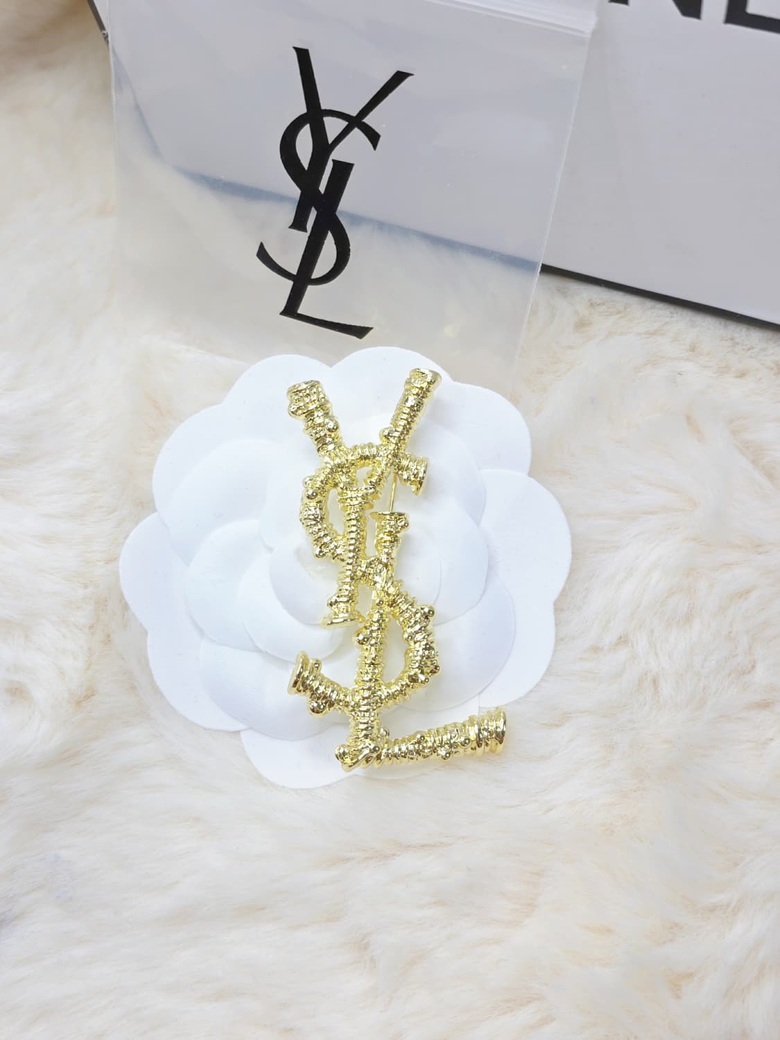 빈티지 골드 입생로랑 브로치 상품이미지3