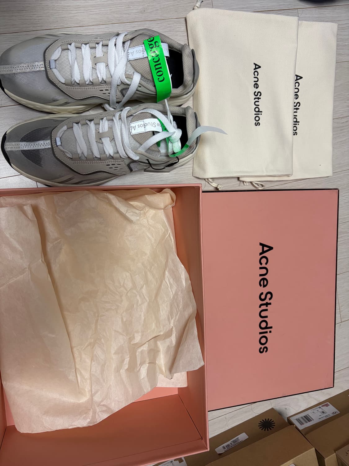 (새상품) 아크네 립스탑 테크니컬 트레이너 화이트(255-260) 상품이미지1