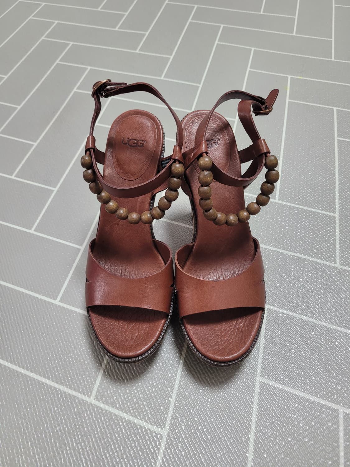 새상품) UGG 어그 누드 태닝 우드 스트랩 힐 슈즈 245 상품이미지3