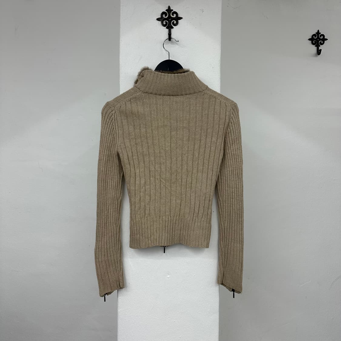 beige rabbit fur knit zip 상품이미지3