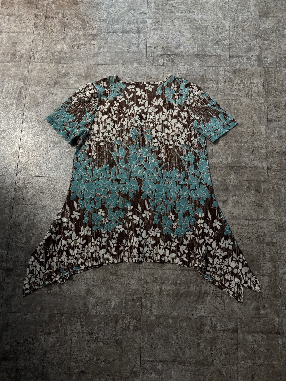 러플 플라워 패턴 언발 트임 블라우스  상품이미지4