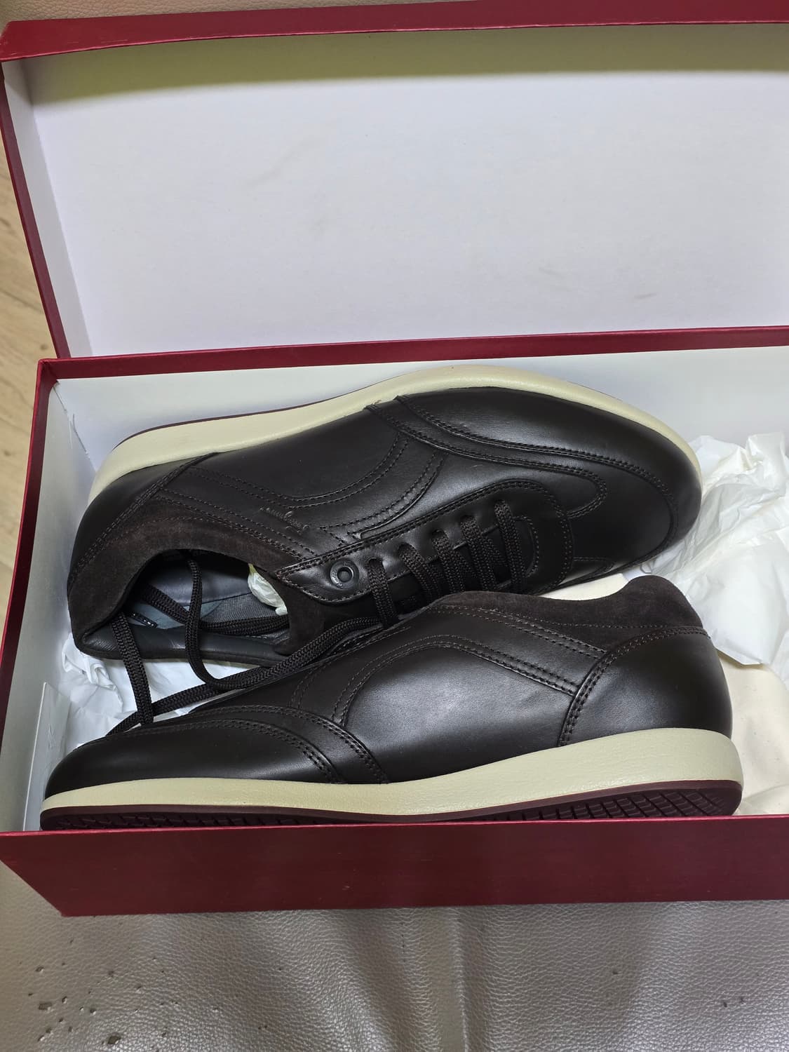 페라가모 스니커즈 새항품 상품이미지1