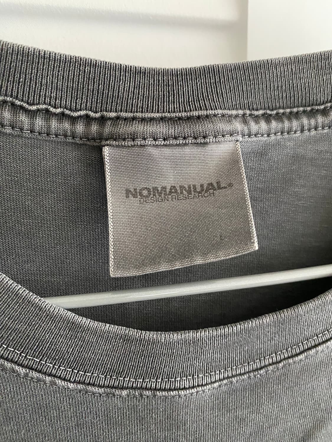 노매뉴얼 레터 반팔 티셔츠 차콜 L 상품이미지4