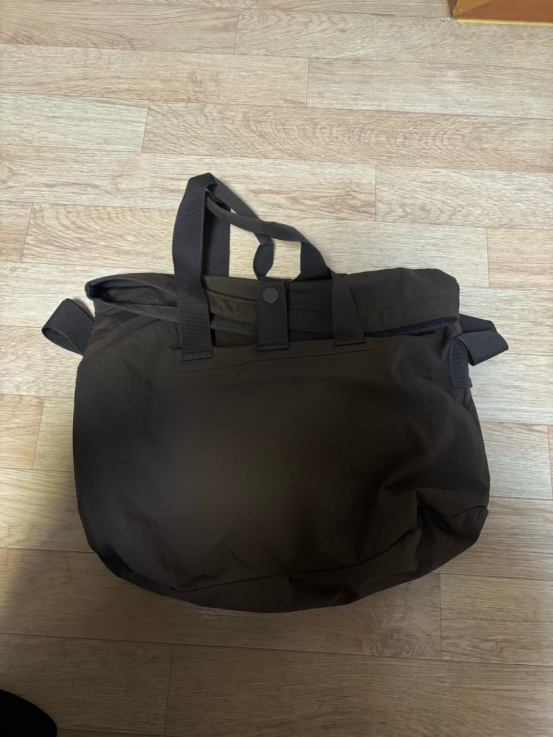 유니클로 U 롤백 다크브라운 가방 상품이미지5