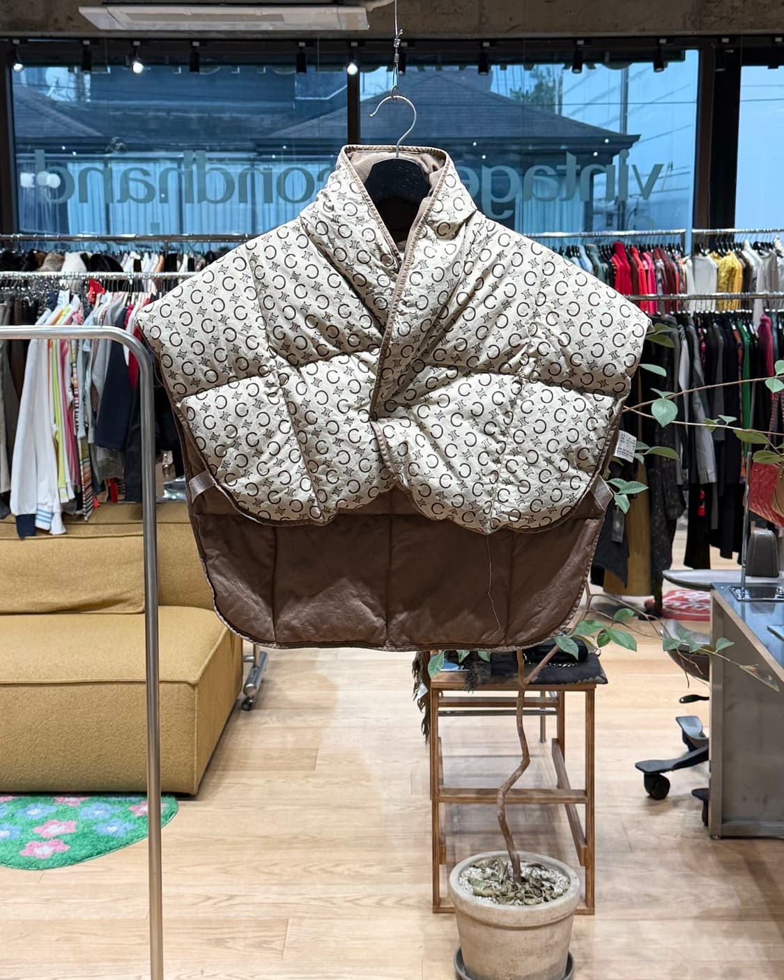 셀린느 브라운 트리오페 다운 베스트  상품이미지1