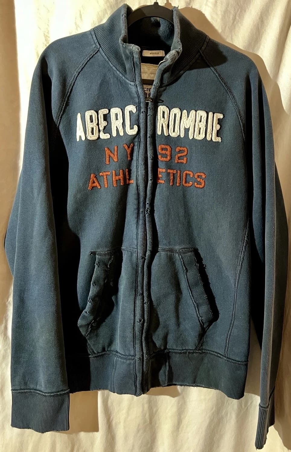 아베크롬비 앤 피치 NY 92 ATHLETICS 스탠드 넥 코튼 져지 상품이미지1