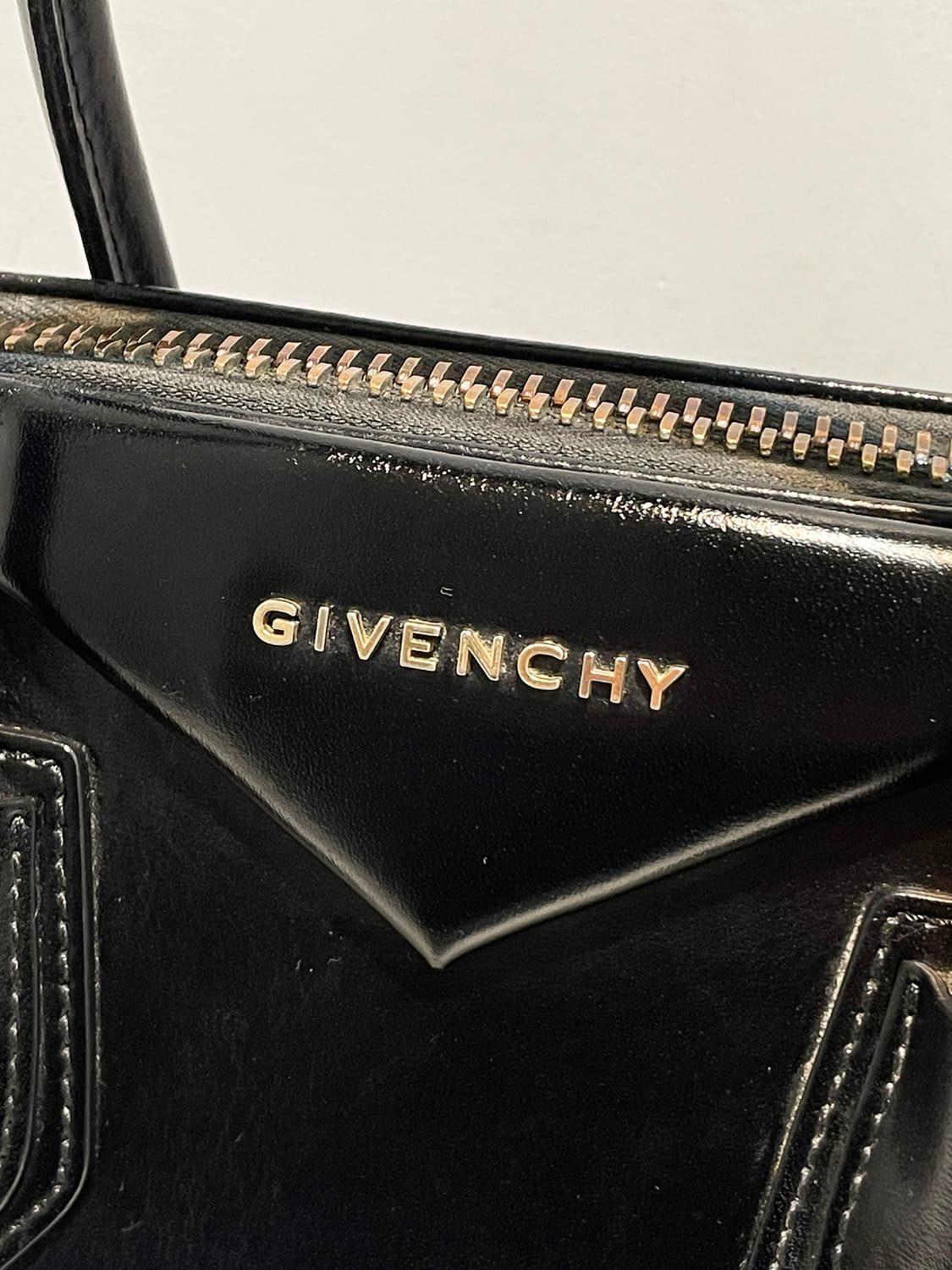 지방시 안티고나 유광 토트백 A1529 상품이미지2