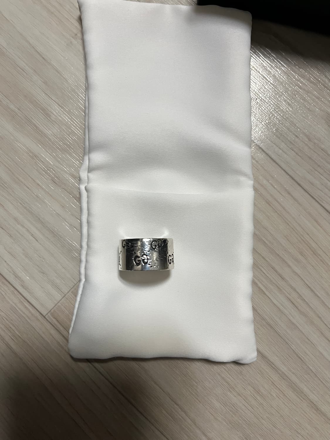 구찌 고스트 스컬 링 12mm 상품이미지5