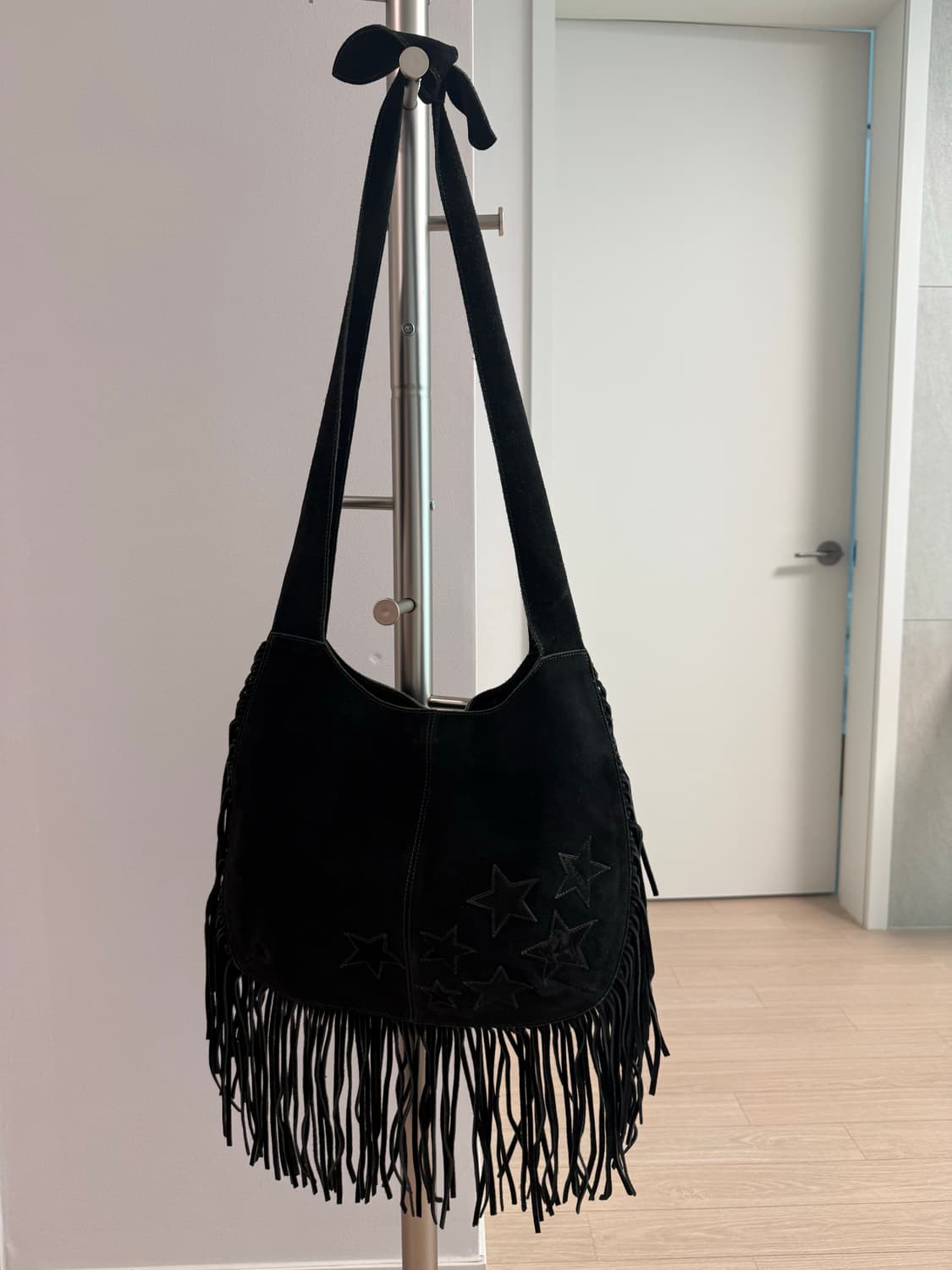 히스테릭글래머 블랙 스웨이드 프린지 크로스백 상품이미지2