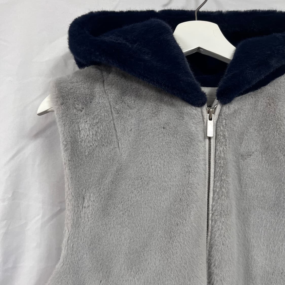 에고이스트 페이크 밍크퍼 배색 후드 베스트 상품이미지3