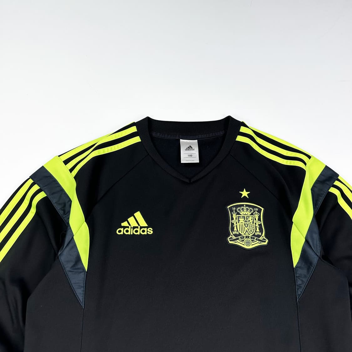 아디다스 스페인 국대 풋볼 블랙 쉘탑 (L) 상품이미지1