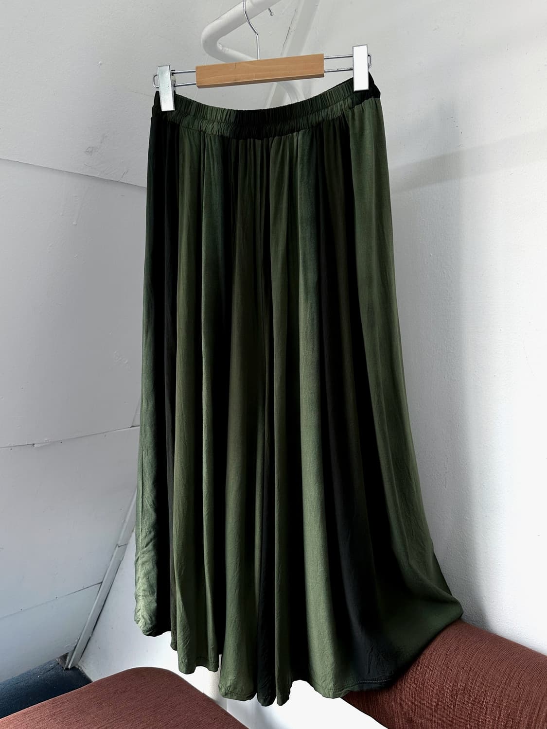 Banded 3/4 pleats rayon gaucho pants 상품이미지3