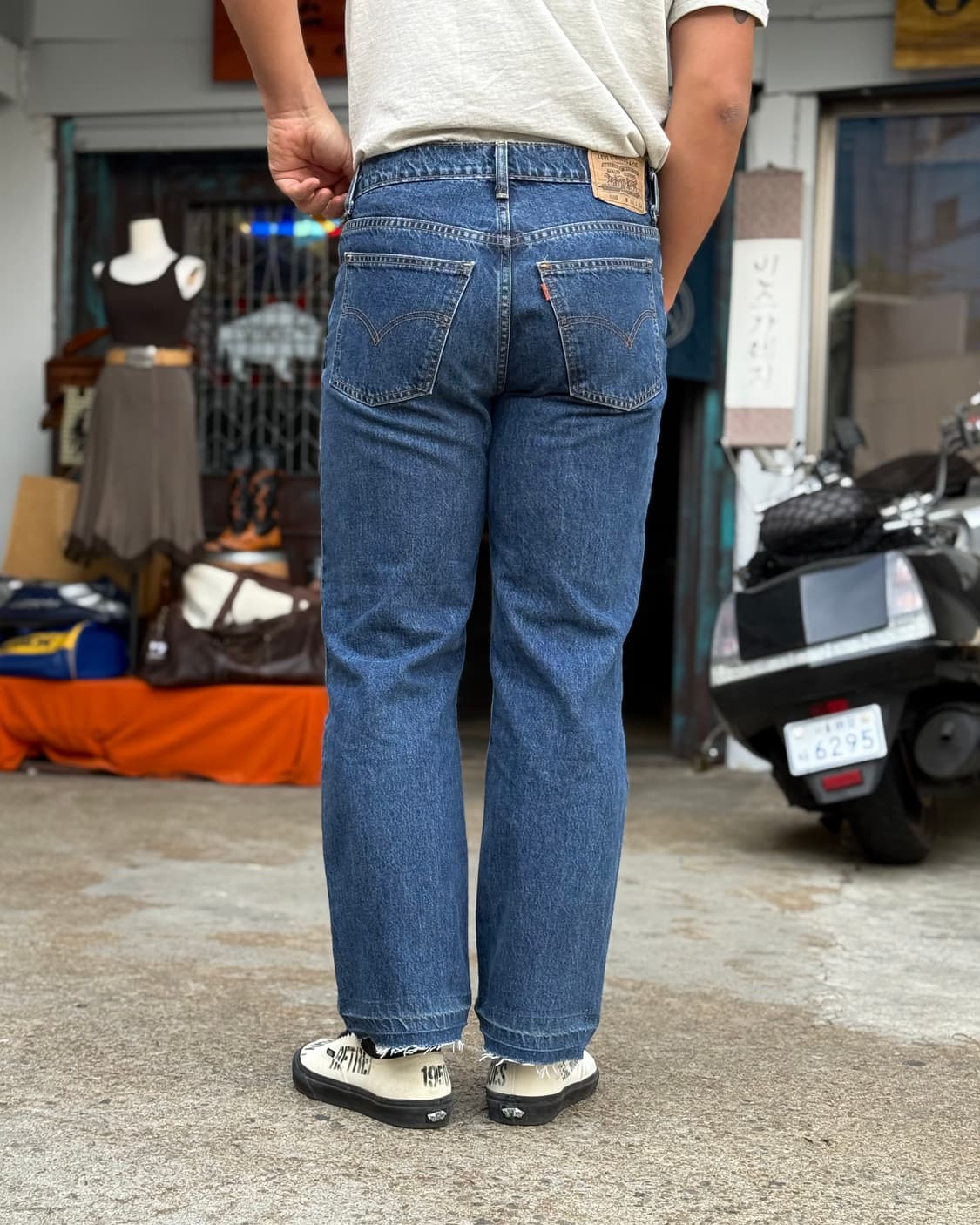 90‘s Levi's [오렌지탭] 605 슬림 테이퍼드 핏 데님 팬츠 3 상품이미지9