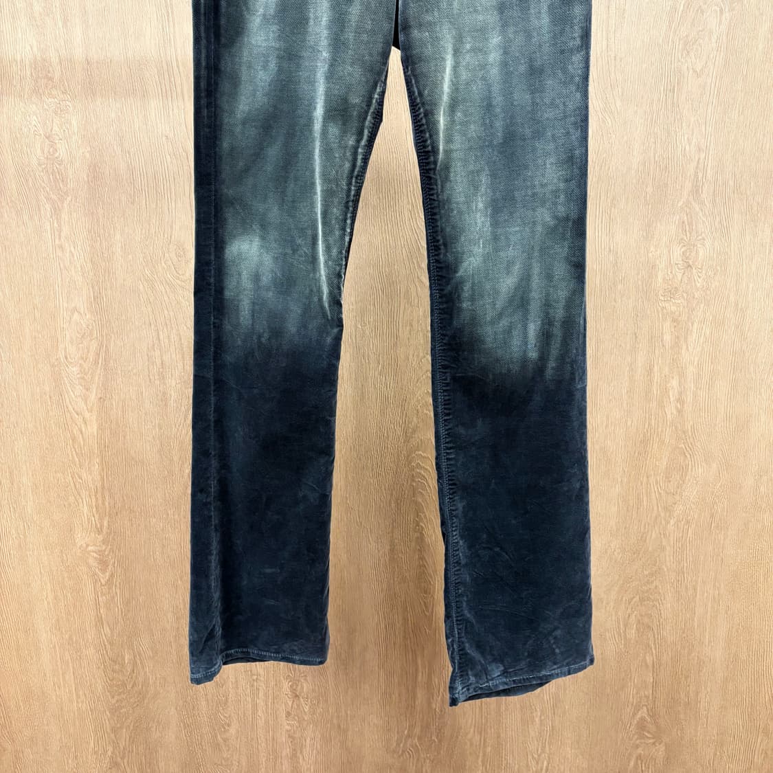 폴스미스 부츠컷 팬츠 코듀로이 벨벳 그라데이션 워싱 버튼 디테일 흑청 상품이미지5