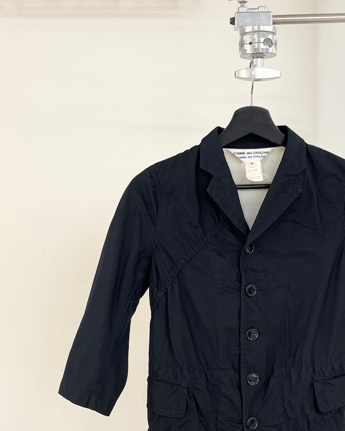 꼼데가르송 블랙 개더드 버튼 코트 상품이미지3