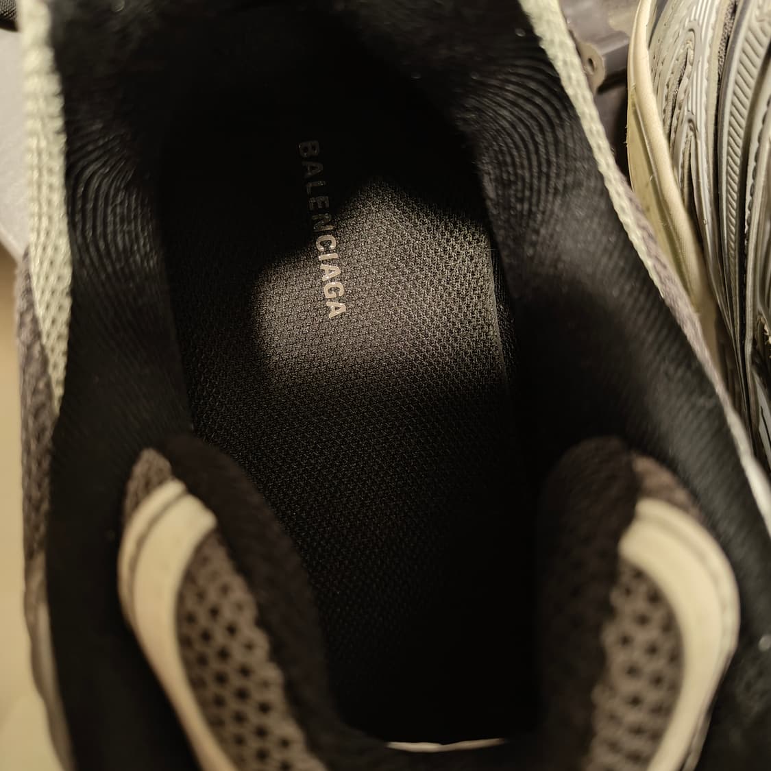 발렌시아가 엑스팬더
그레이 44 상품이미지6