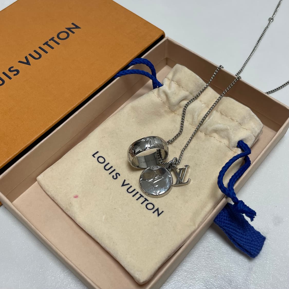 루이비통 정품 참스 목걸이 상품이미지2